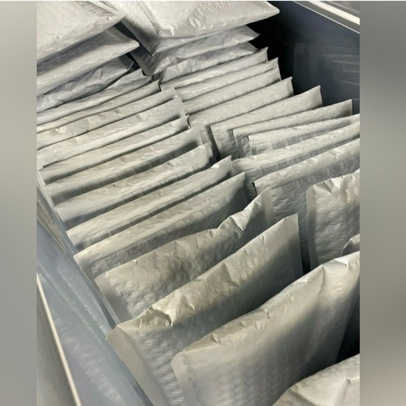 3 LB Unsearched Untested Costume Jewelry Lot – Gold, Silver, Rhinestones, Pearls - Picture 3 of 9